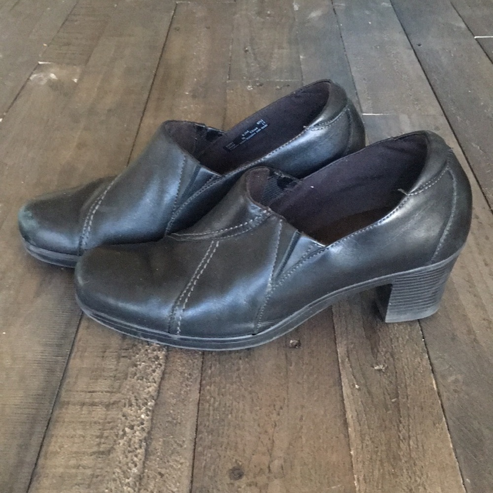 🚫🚫SOLD🚫🚫Clarks black pumps